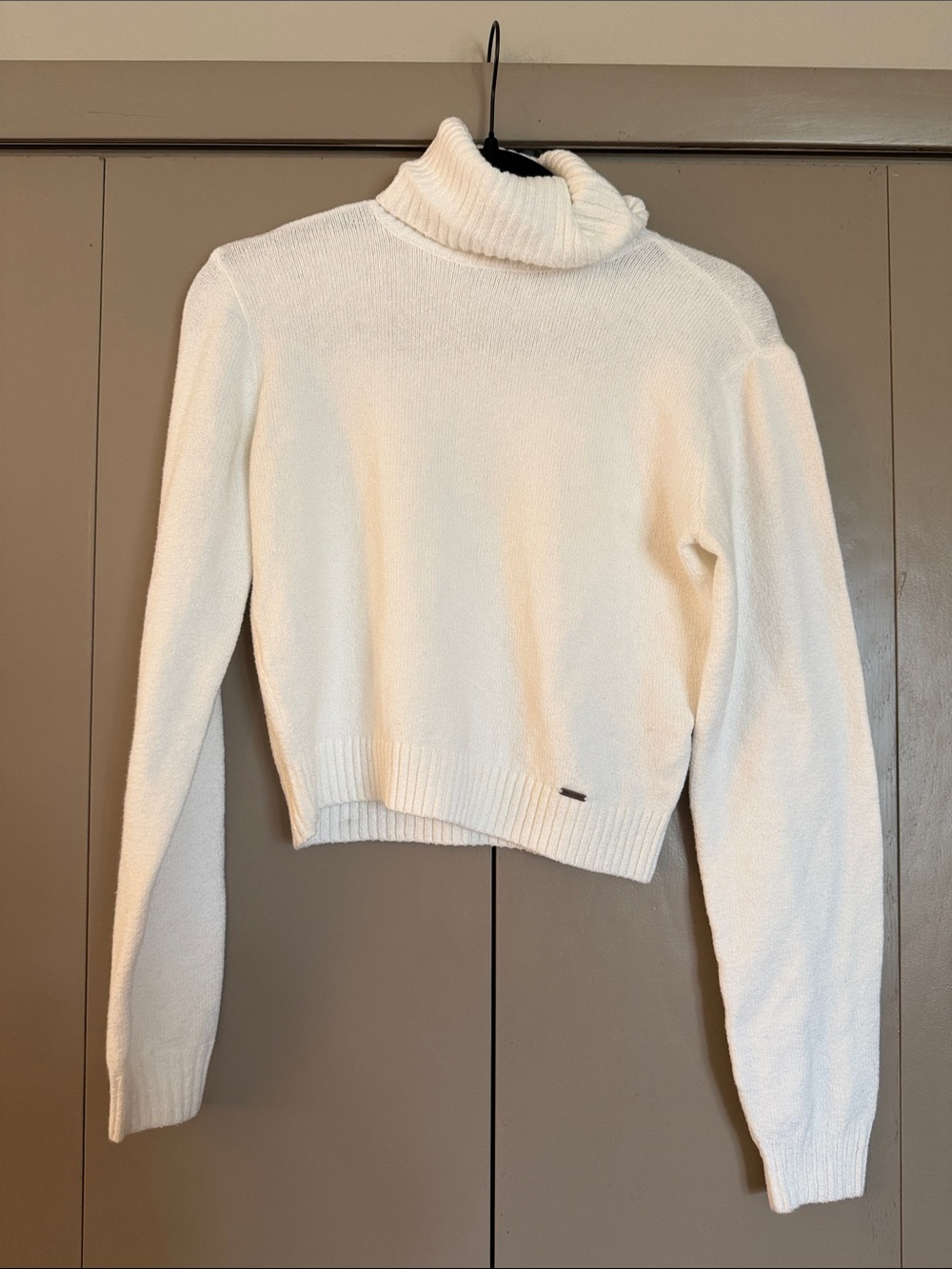 🌺3/$20 Hollister Cream Turtleneck Cropped Sweater